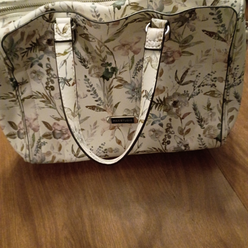 Sale 💰 🛒 3/$30 Max Studio Floral Shoulder Bag - Cream and Green